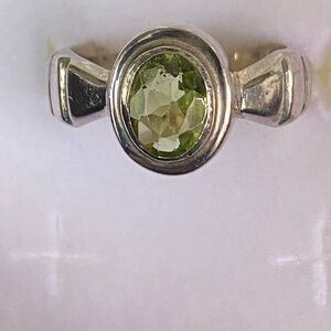 Elegant Silver Ring with Green Gemstone